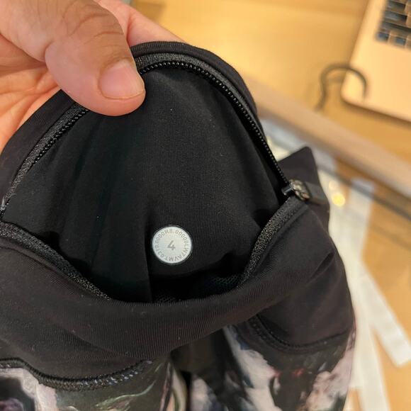 Lululemon Speed‎ Up Short Long *4" Medium Rise Glacier Camo Starlight Black Sz 4 - Picture 3 of 5